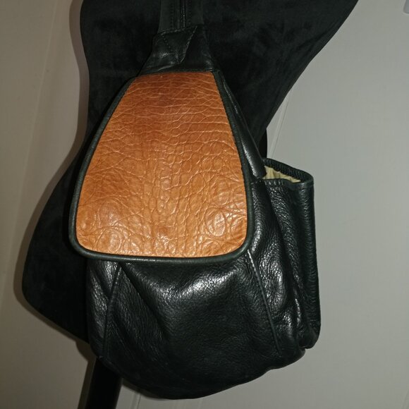 Mac Clay Leather Design: Tan/Black Leather Convertible Backpack/Shoulder Bag - Picture 4 of 14